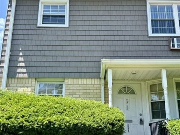 3922 Wilshire Lane, Unit H, Oakdale, NY 11796