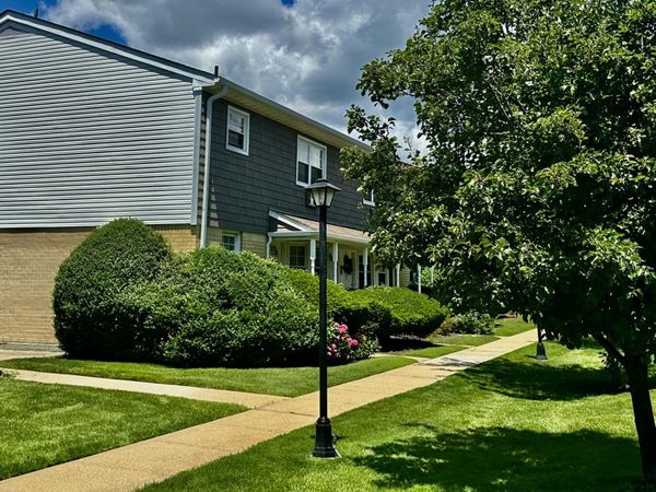 3922 Wilshire Lane, Unit H, Oakdale, NY 11796