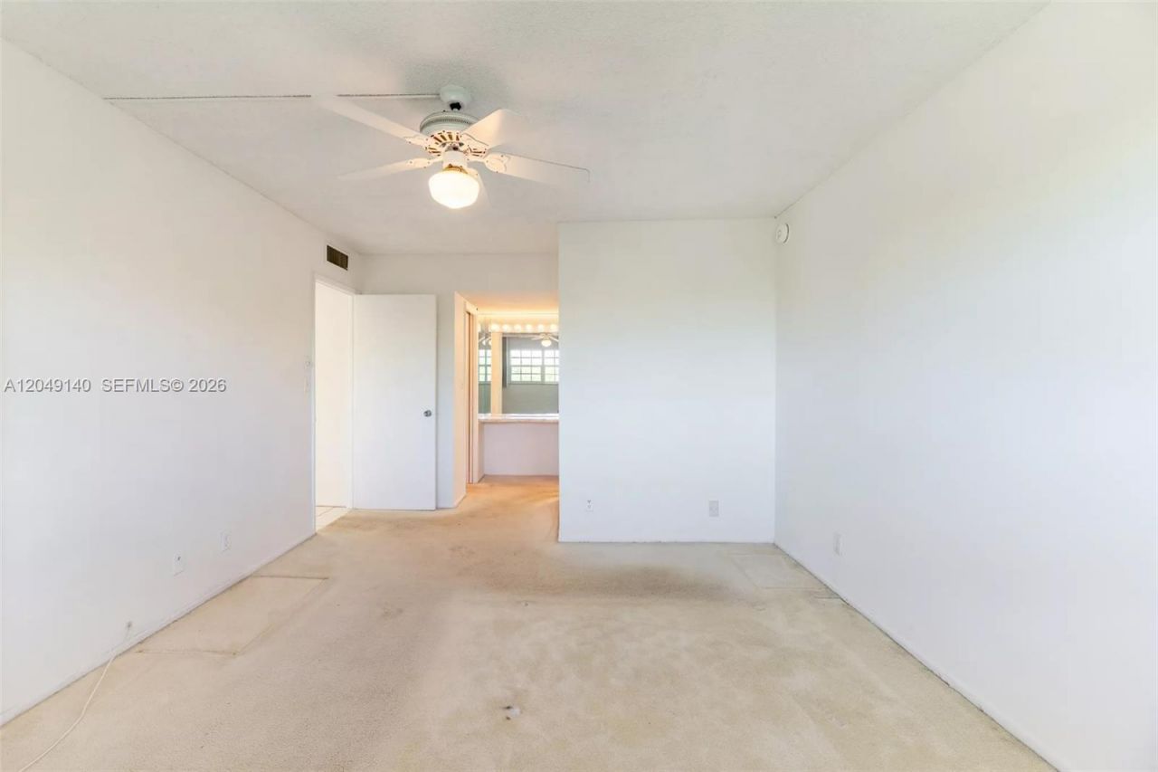 605 Oaks Dr, Unit 607, Pompano Beach, FL 33069 Photo