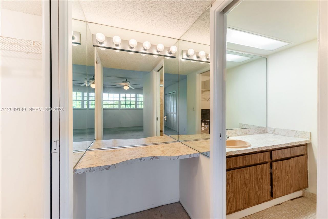 605 Oaks Dr, Unit 607, Pompano Beach, FL 33069 Photo