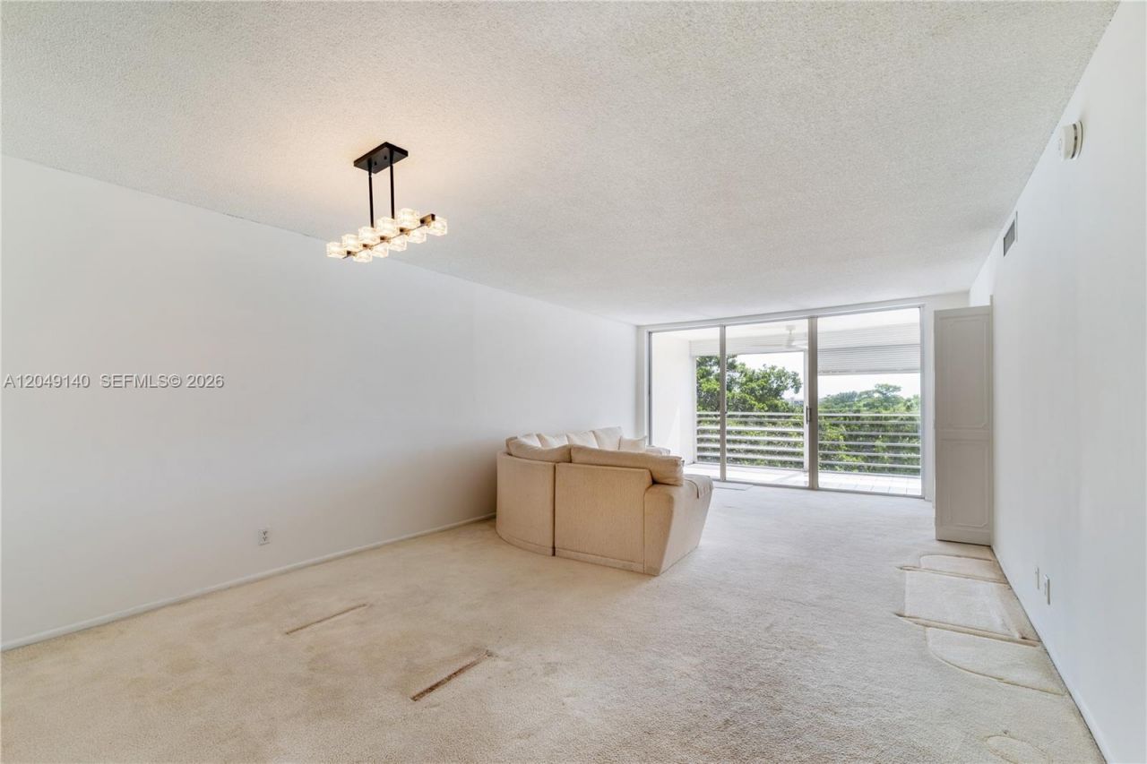 605 Oaks Dr, Unit 607, Pompano Beach, FL 33069 Photo