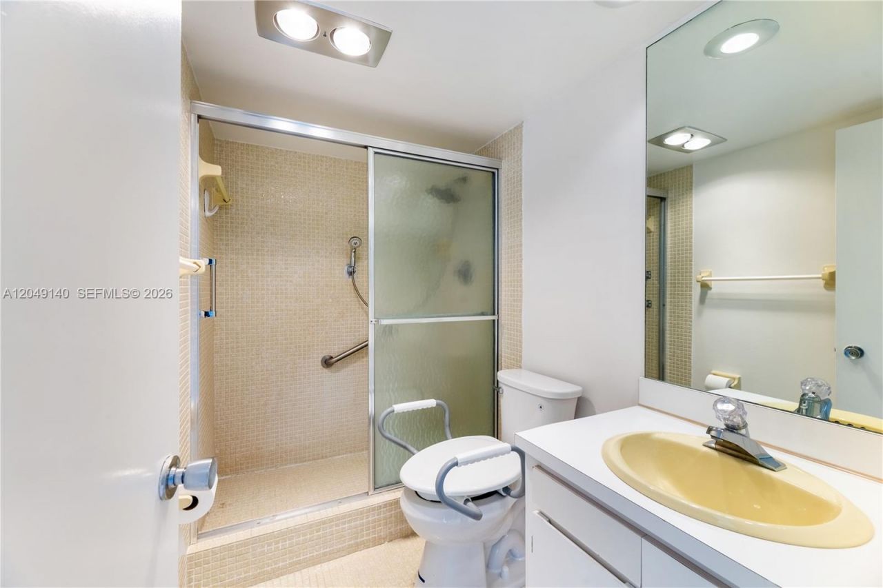 605 Oaks Dr, Unit 607, Pompano Beach, FL 33069 Photo
