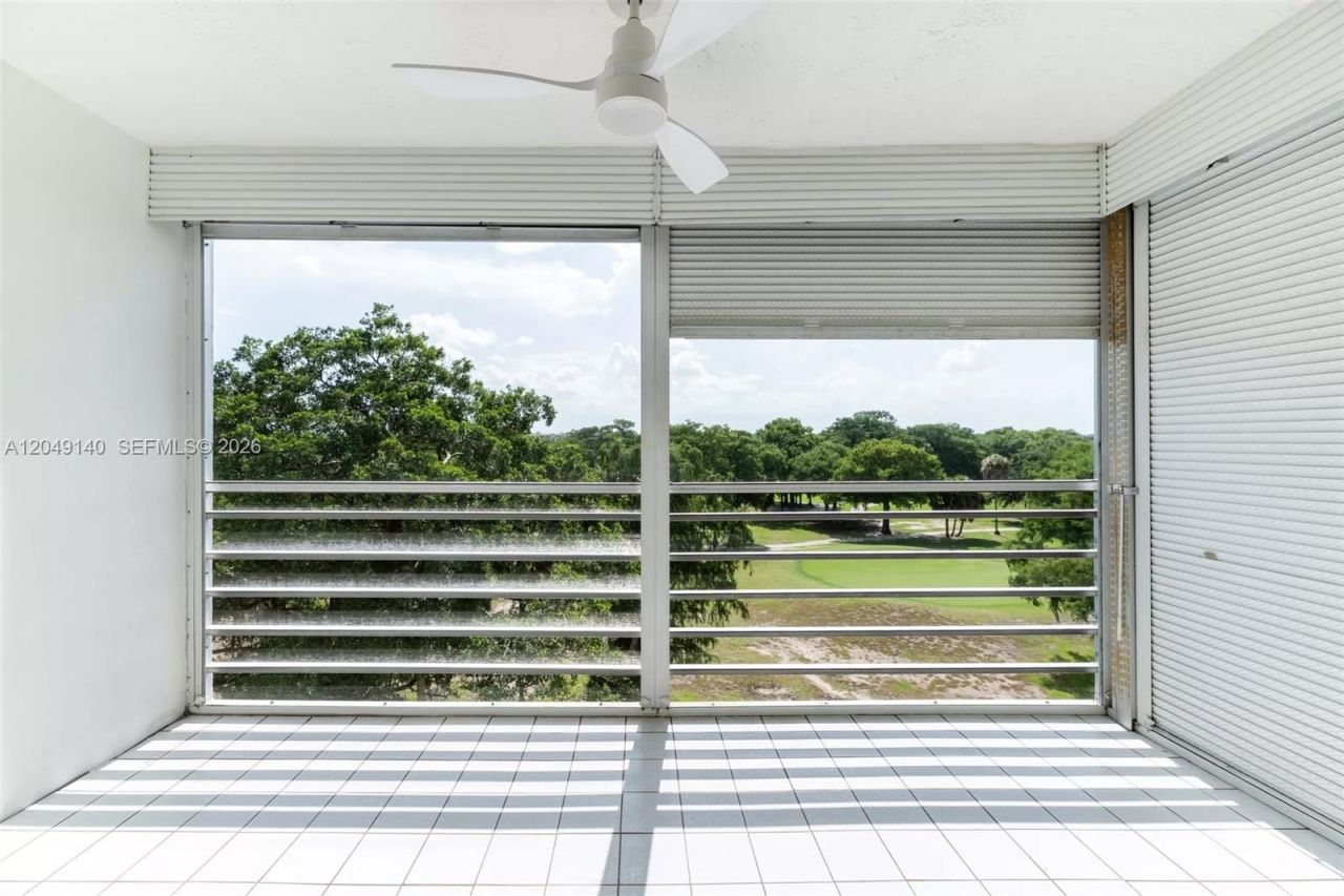 605 Oaks Dr, Unit 607, Pompano Beach, FL 33069 Photo