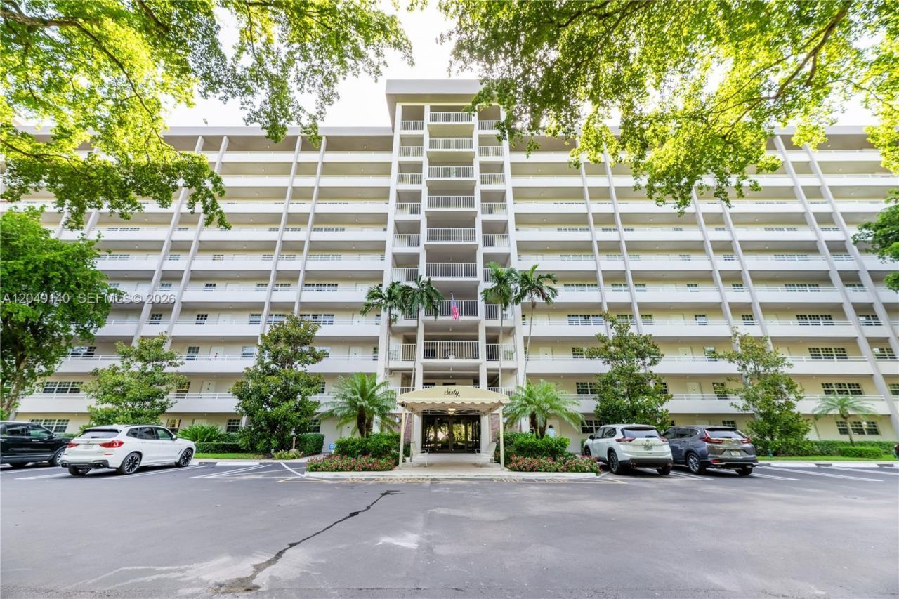 605 Oaks Dr , Unit 607, Pompano Beach, FL 33069 Photo