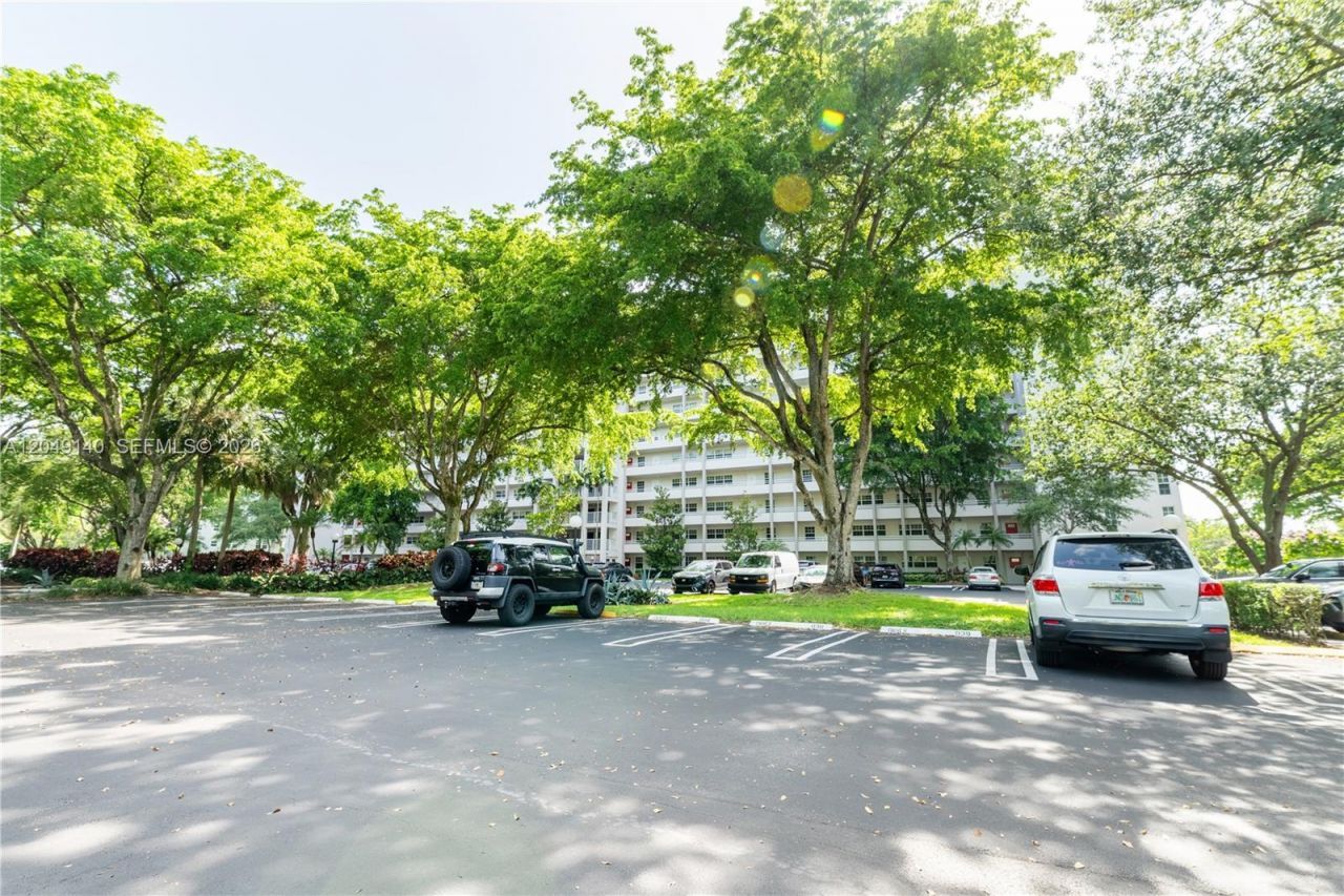 605 Oaks Dr, Unit 607, Pompano Beach, FL 33069 Photo