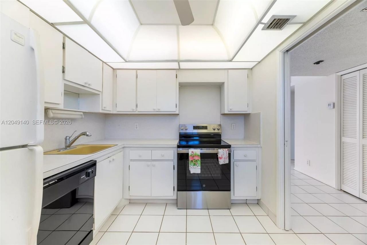 605 Oaks Dr, Unit 607, Pompano Beach, FL 33069 Photo