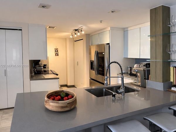701 Brickell Key Blvd , Unit 1611, Miami, FL 33131