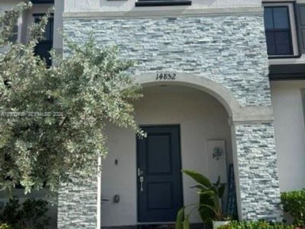 14852 SW 183rd Ter , Miami, FL 33187