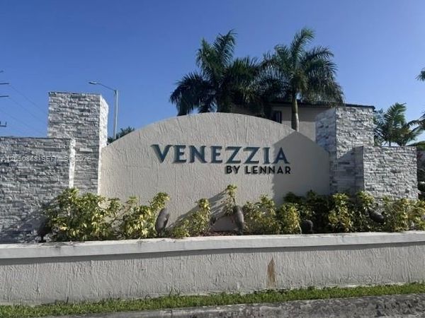 14852 SW 183rd Ter , Miami, FL 33187