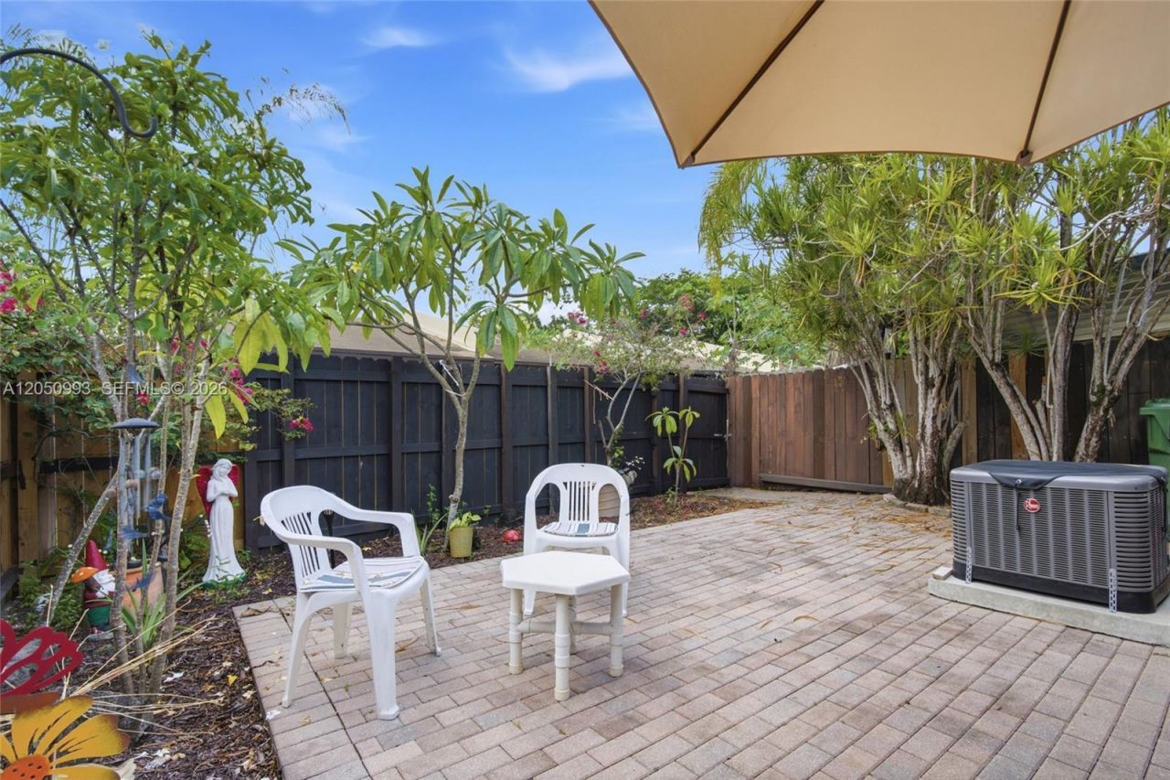 10231 Buttercup Ct, Pembroke Pines, FL 33026 Photo