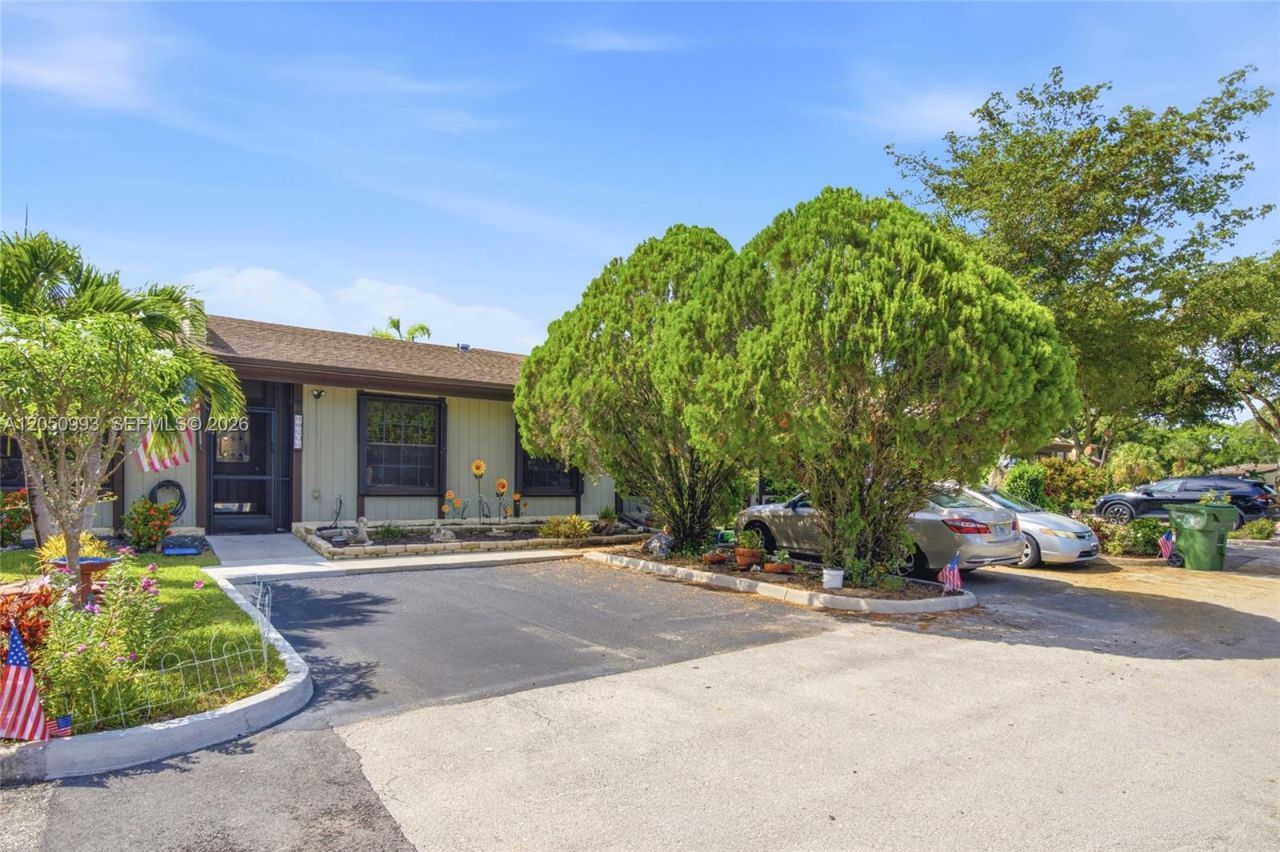 10231 Buttercup Ct, Pembroke Pines, FL 33026 Photo