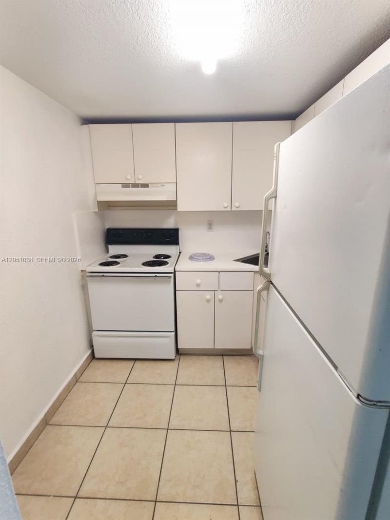 666 W 81st St , Unit 414, Hialeah, FL 33014 Photo