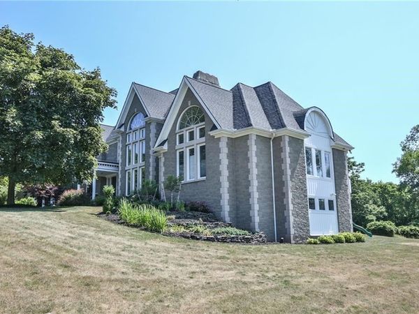 2 Parkview Manor Circle, Honeoye Falls, NY 14472