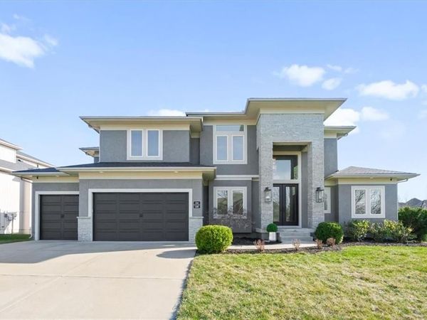 1744 NE Woodland Shores Lane, Lee's Summit, MO 64086