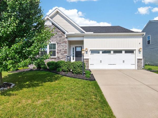 24 Waterford Boulevard, Fairborn, OH 45324
