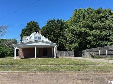718 Moscow Avenue, Hickman, KY 42050