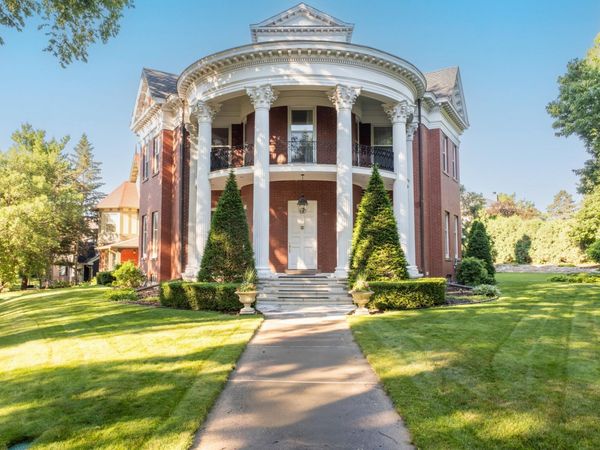 1203 Mount Curve Avenue, Minneapolis, MN 55403