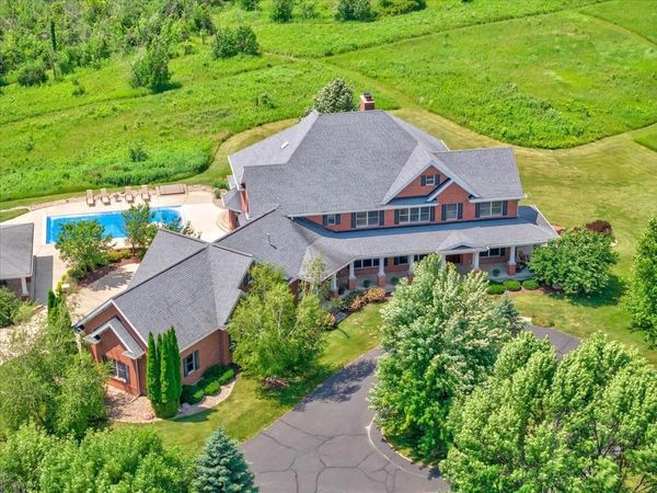 7876 Autumn Pond Trail, Middleton, WI 53562