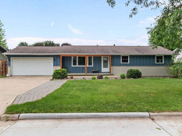 617 N CANTERBURY DRIVE, Appleton, WI 54915