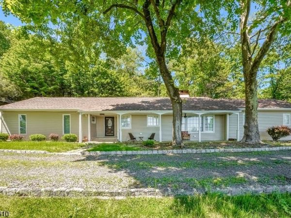 306 Warrenville Rd, Green Brook, NJ 08812