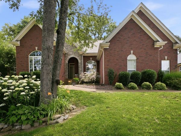 325 Red Feather Ln, Brentwood, TN 37027