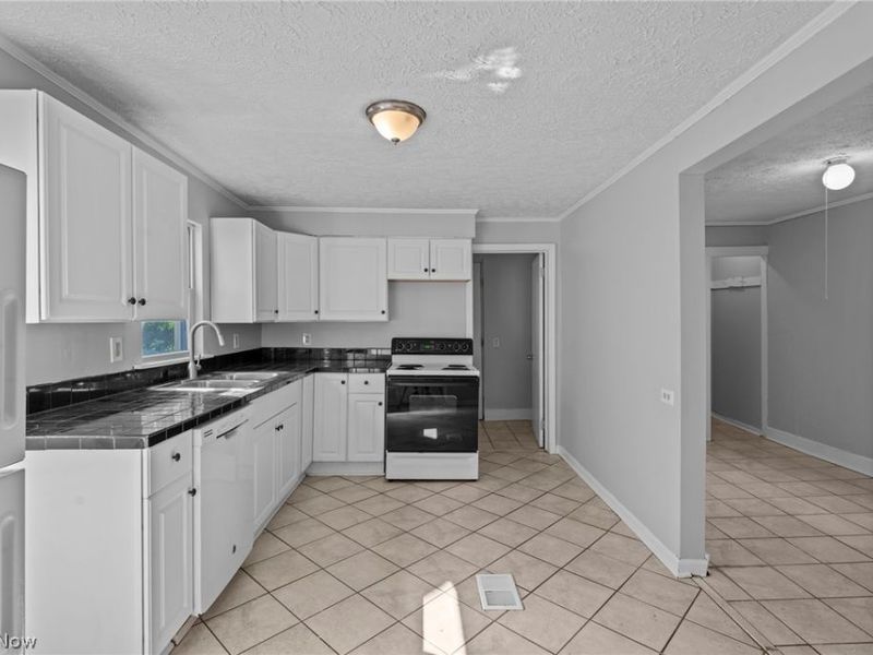6103 W Clinton Avenue, Cleveland, OH 44102 Photo 12