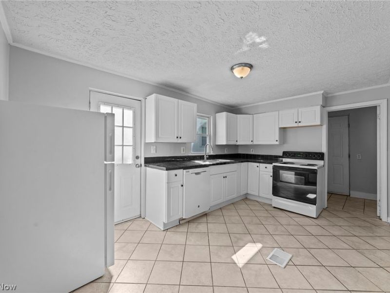6103 W Clinton Avenue, Cleveland, OH 44102 Photo 13
