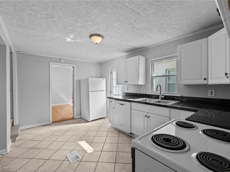 6103 W Clinton Avenue, Cleveland, OH 44102 Photo 15