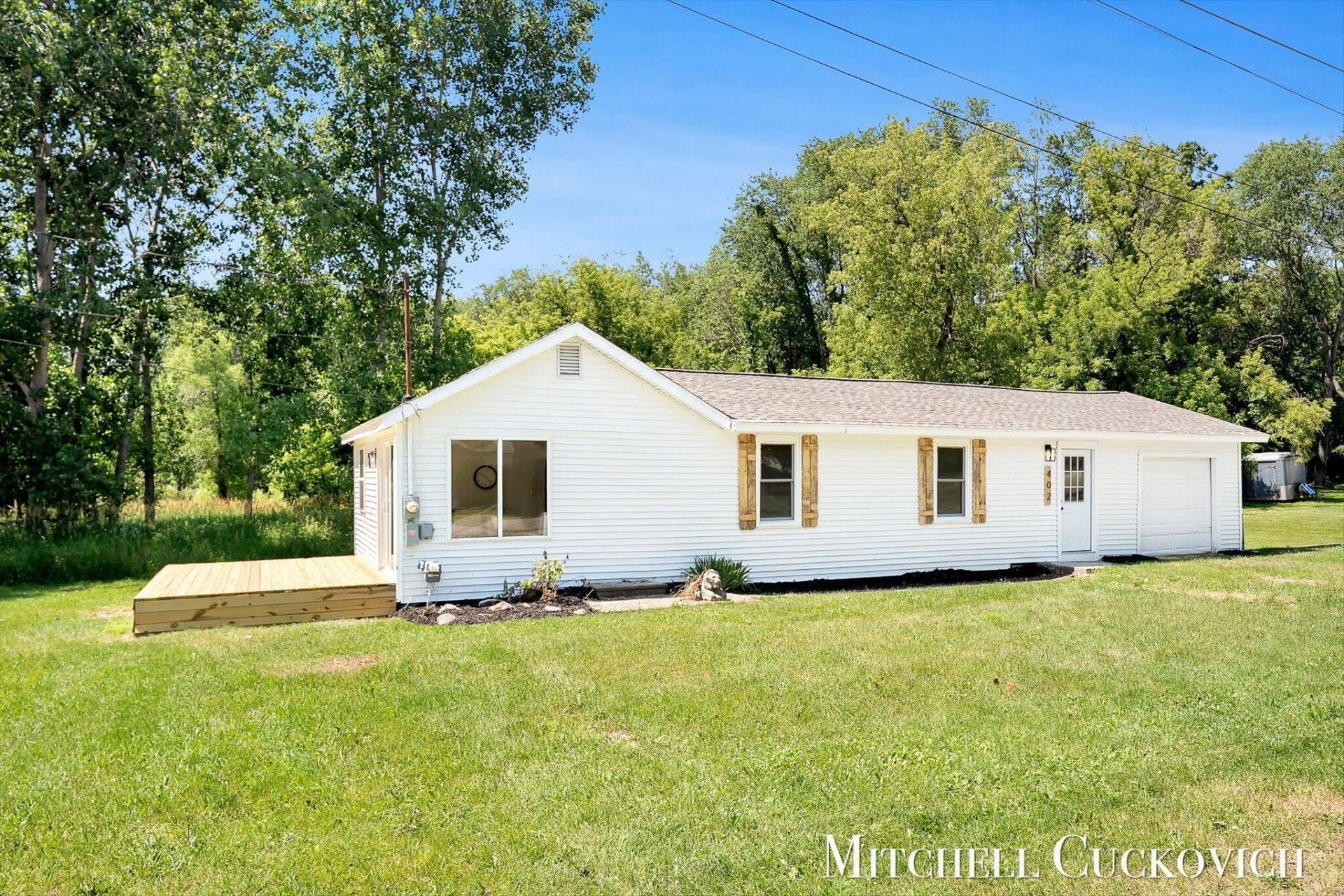 402 W Washington Street, Sheridan, MI 48884 Main Photo