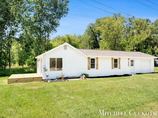 402 W Washington Street, Sheridan, MI 48884