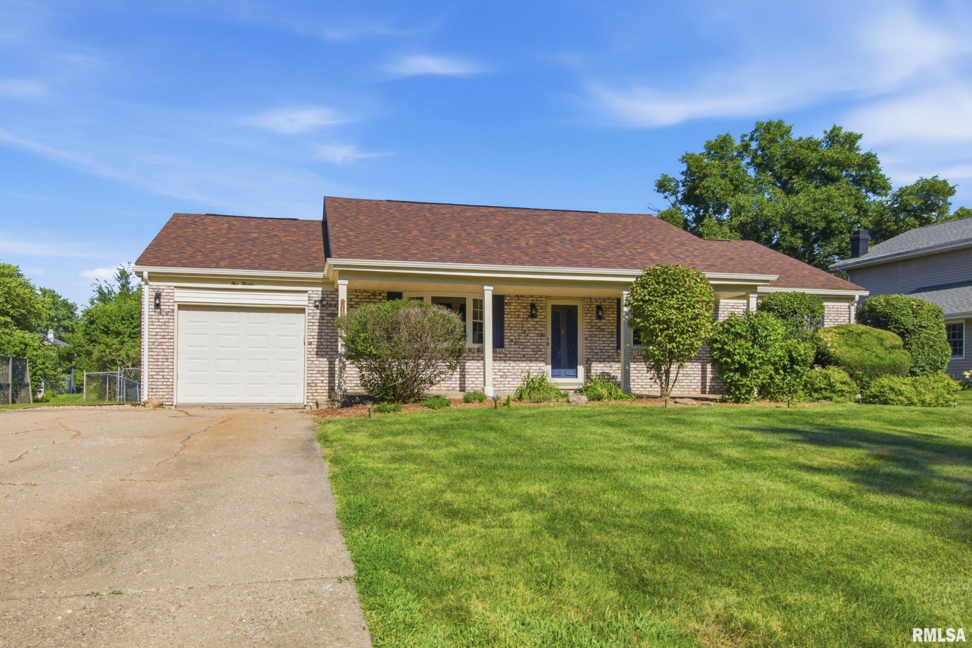 513 Meadow Drive, Macomb, IL 61455 Main Photo
