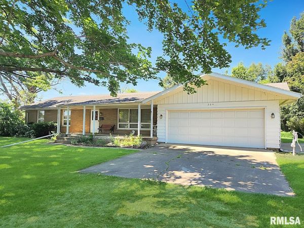 304 N 3RD Street, Wyoming, IL 61491