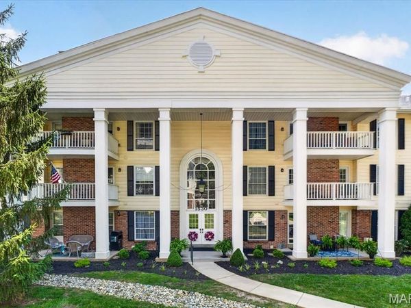1530 Bedford Forge Court, Unit 11, Chesterfield, MO 63017