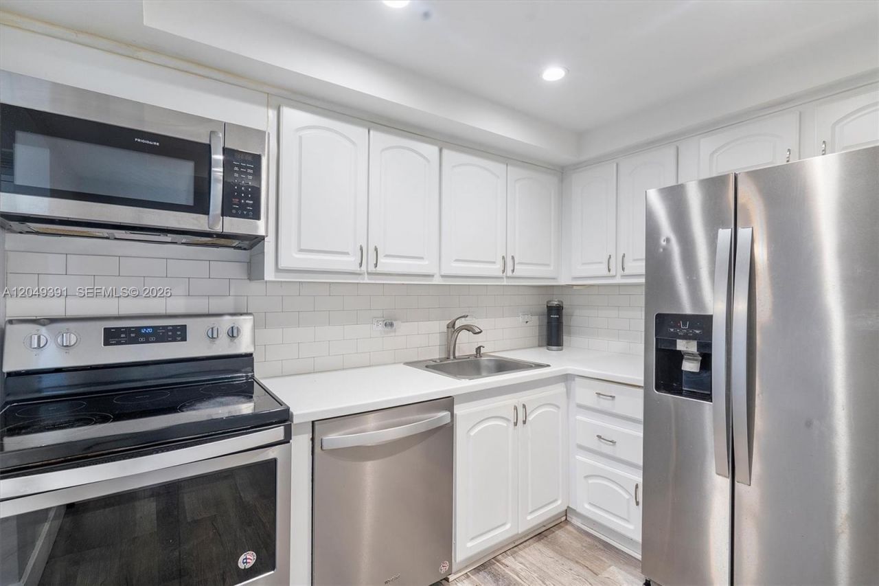 20515 E Country Club Dr, Unit 2044, Aventura, FL 33180 Photo