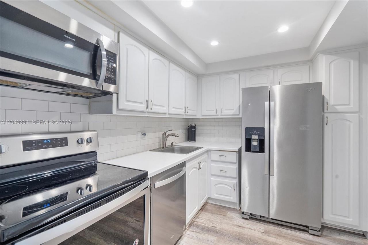 20515 E Country Club Dr, Unit 2044, Aventura, FL 33180 Photo