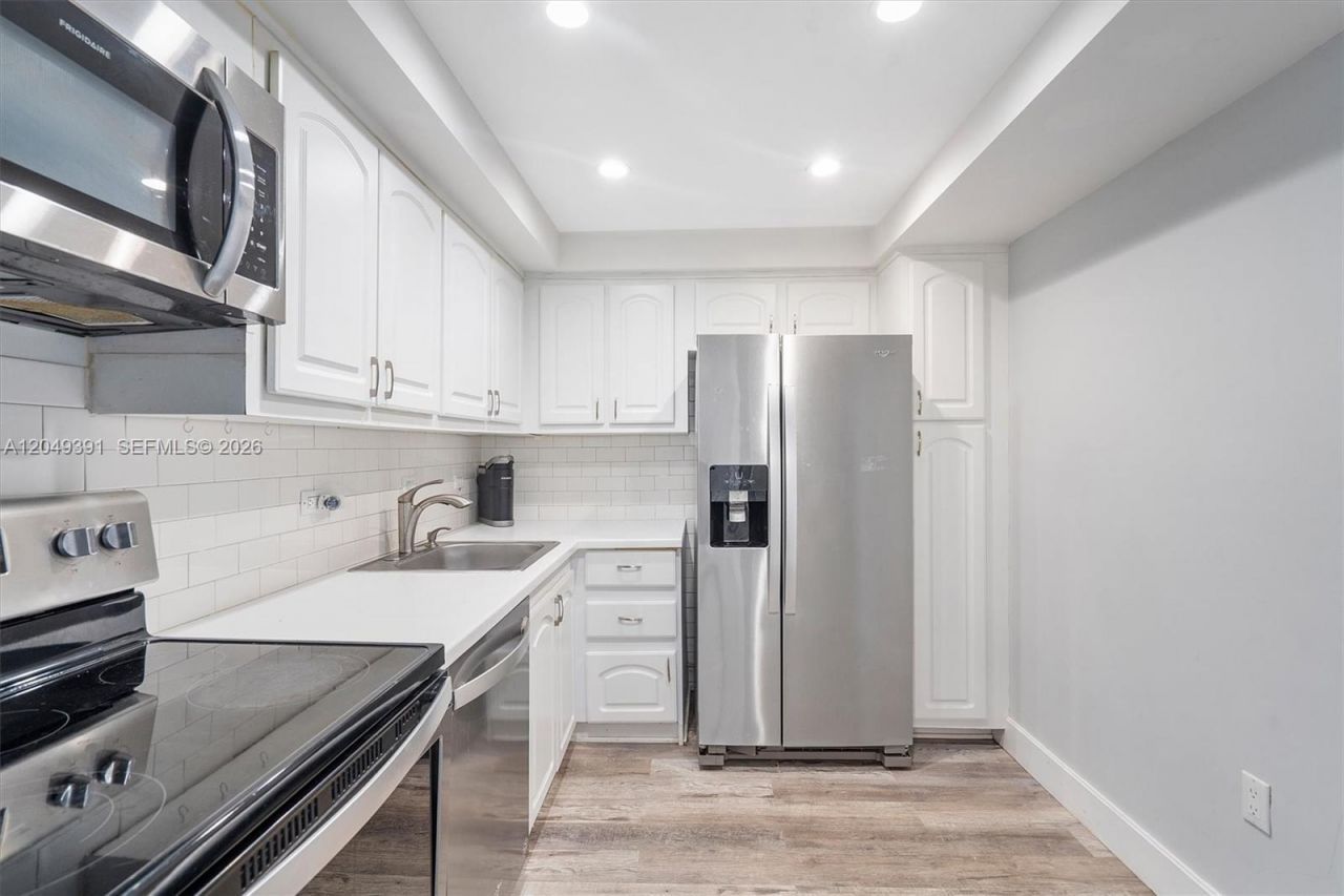 20515 E Country Club Dr, Unit 2044, Aventura, FL 33180 Photo