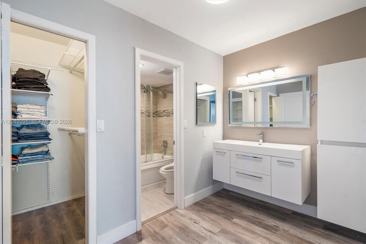 20515 E Country Club Dr, Unit 2044, Aventura, FL 33180 Photo