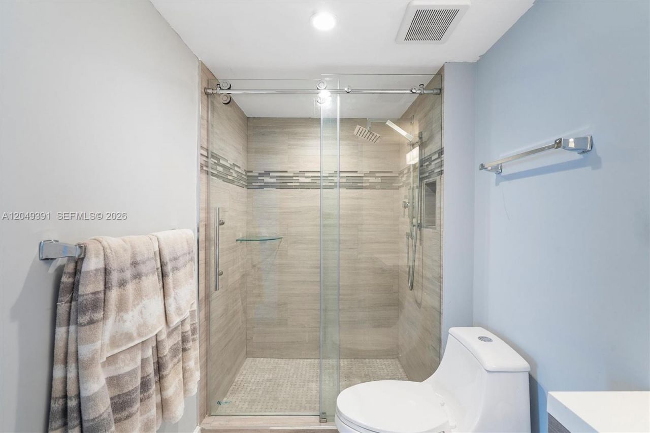 20515 E Country Club Dr, Unit 2044, Aventura, FL 33180 Photo