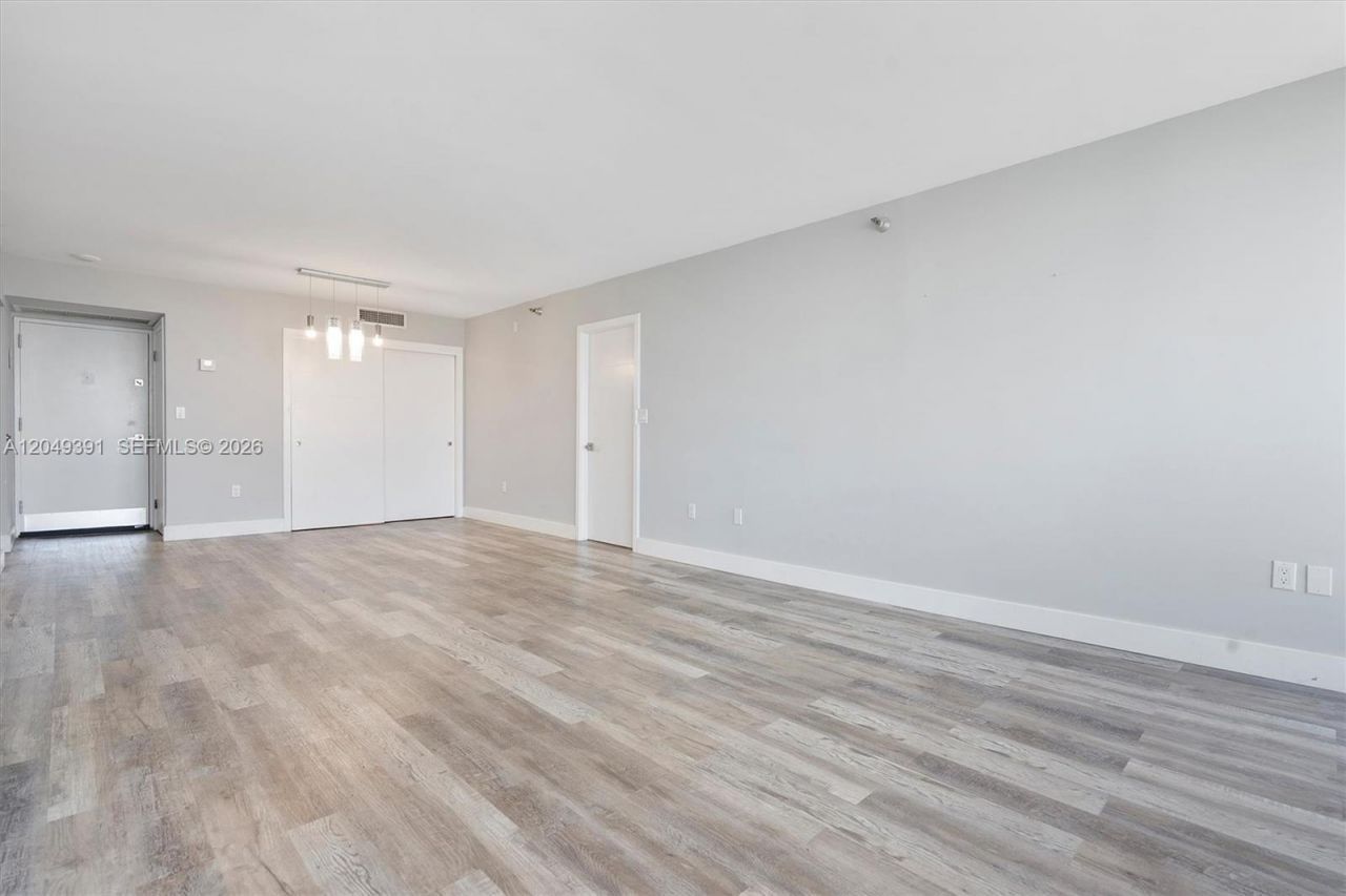 20515 E Country Club Dr, Unit 2044, Aventura, FL 33180 Photo