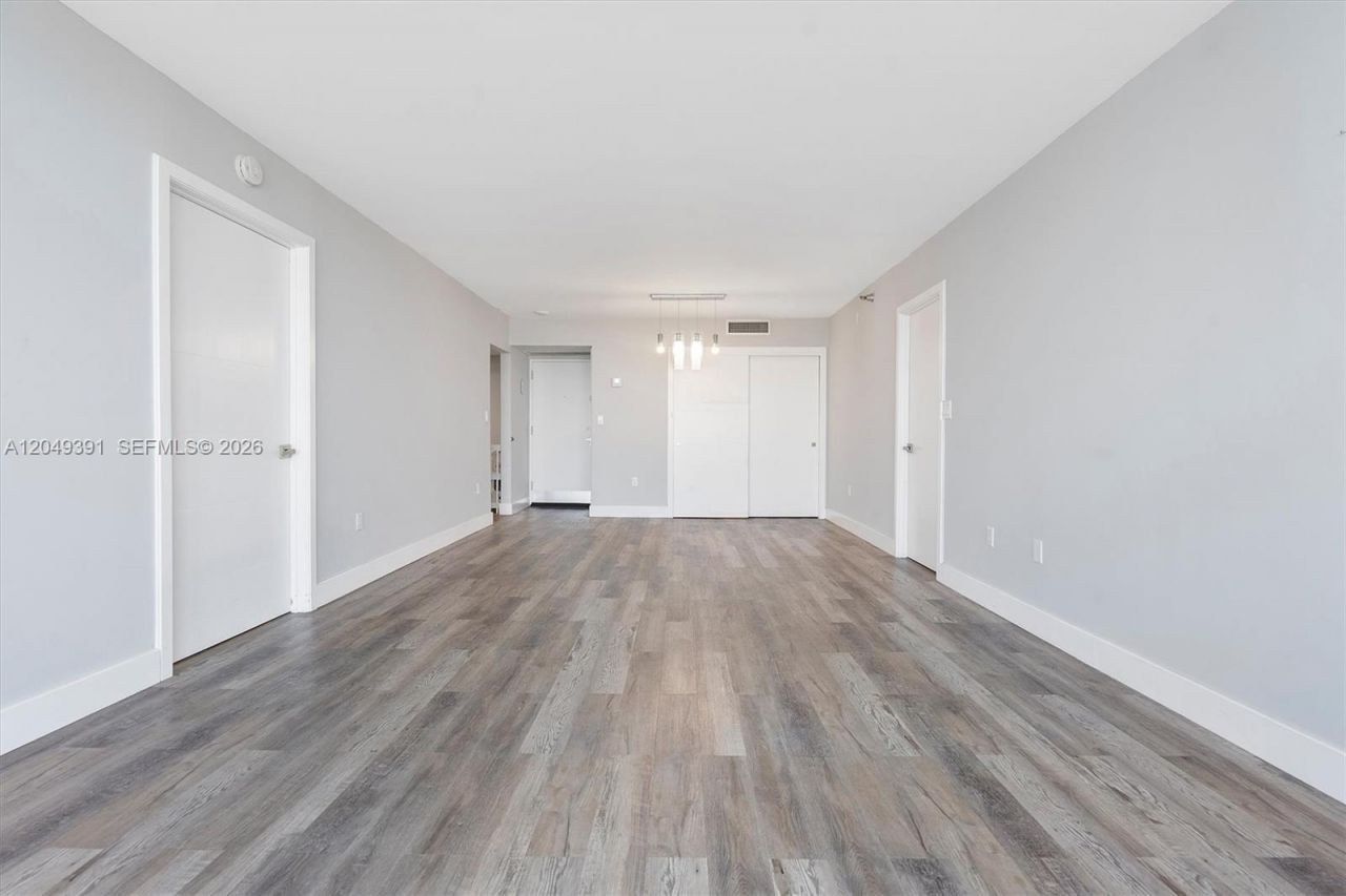 20515 E Country Club Dr, Unit 2044, Aventura, FL 33180 Photo