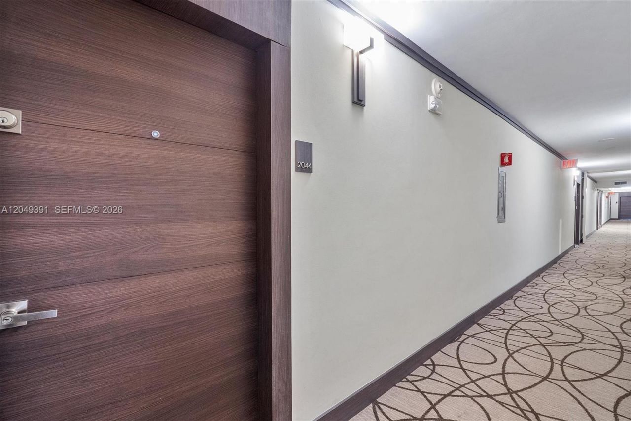 20515 E Country Club Dr, Unit 2044, Aventura, FL 33180 Photo