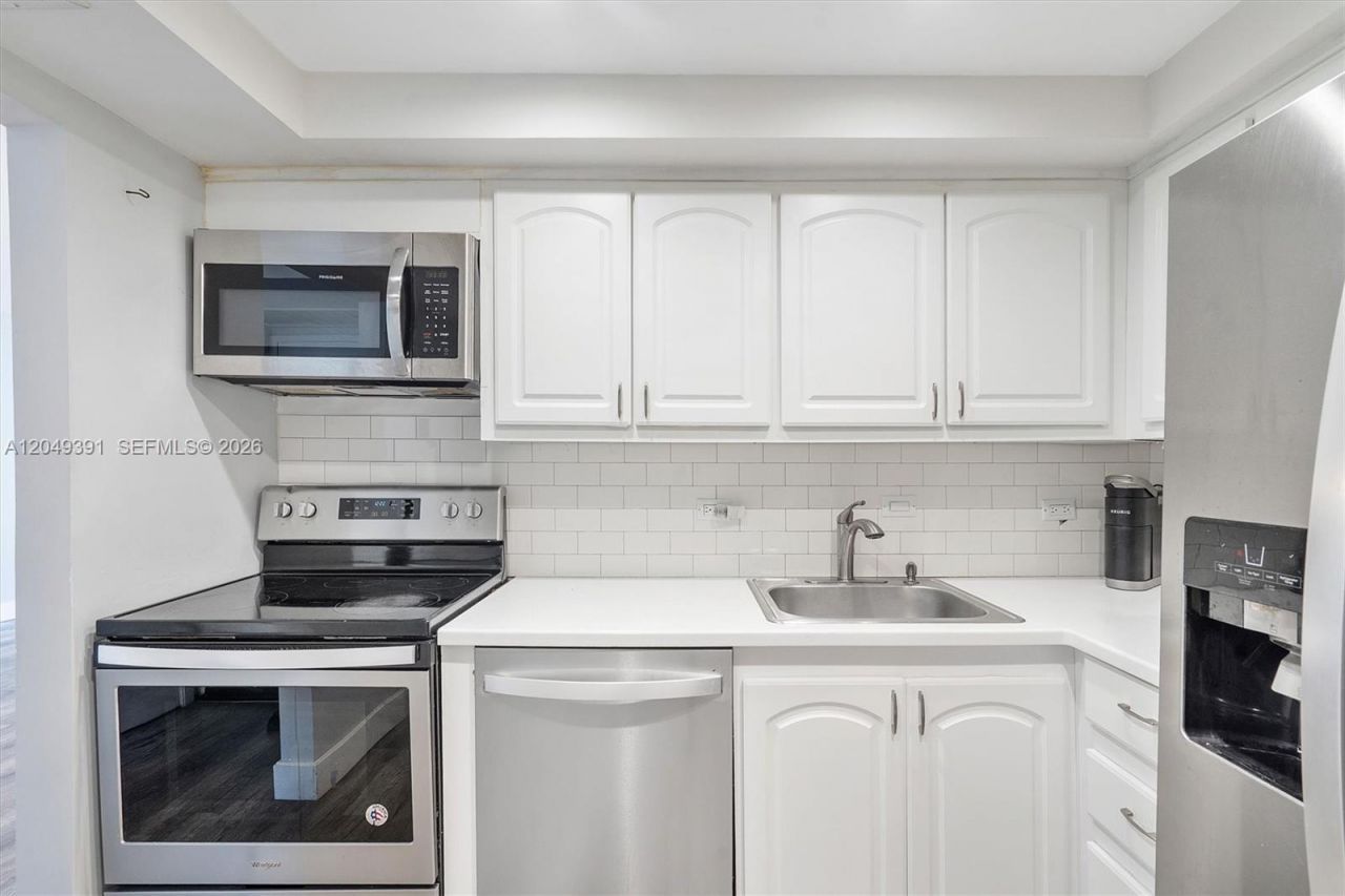 20515 E Country Club Dr, Unit 2044, Aventura, FL 33180 Photo