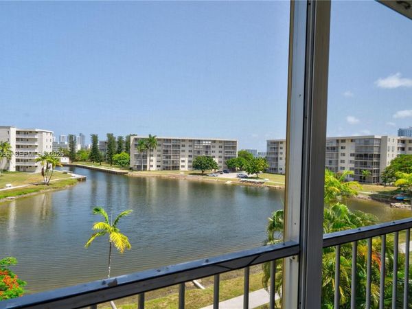 2851 Leonard Dr, Unit J402, Aventura, FL 33160