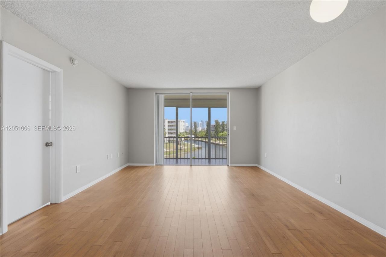 2851 Leonard Dr, Unit J402, Aventura, FL 33160 Photo