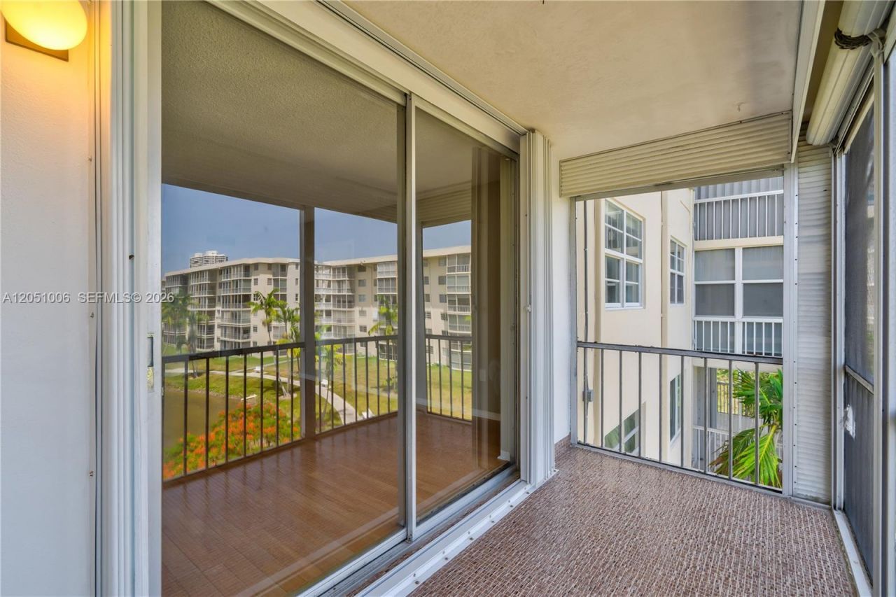 2851 Leonard Dr, Unit J402, Aventura, FL 33160 Photo
