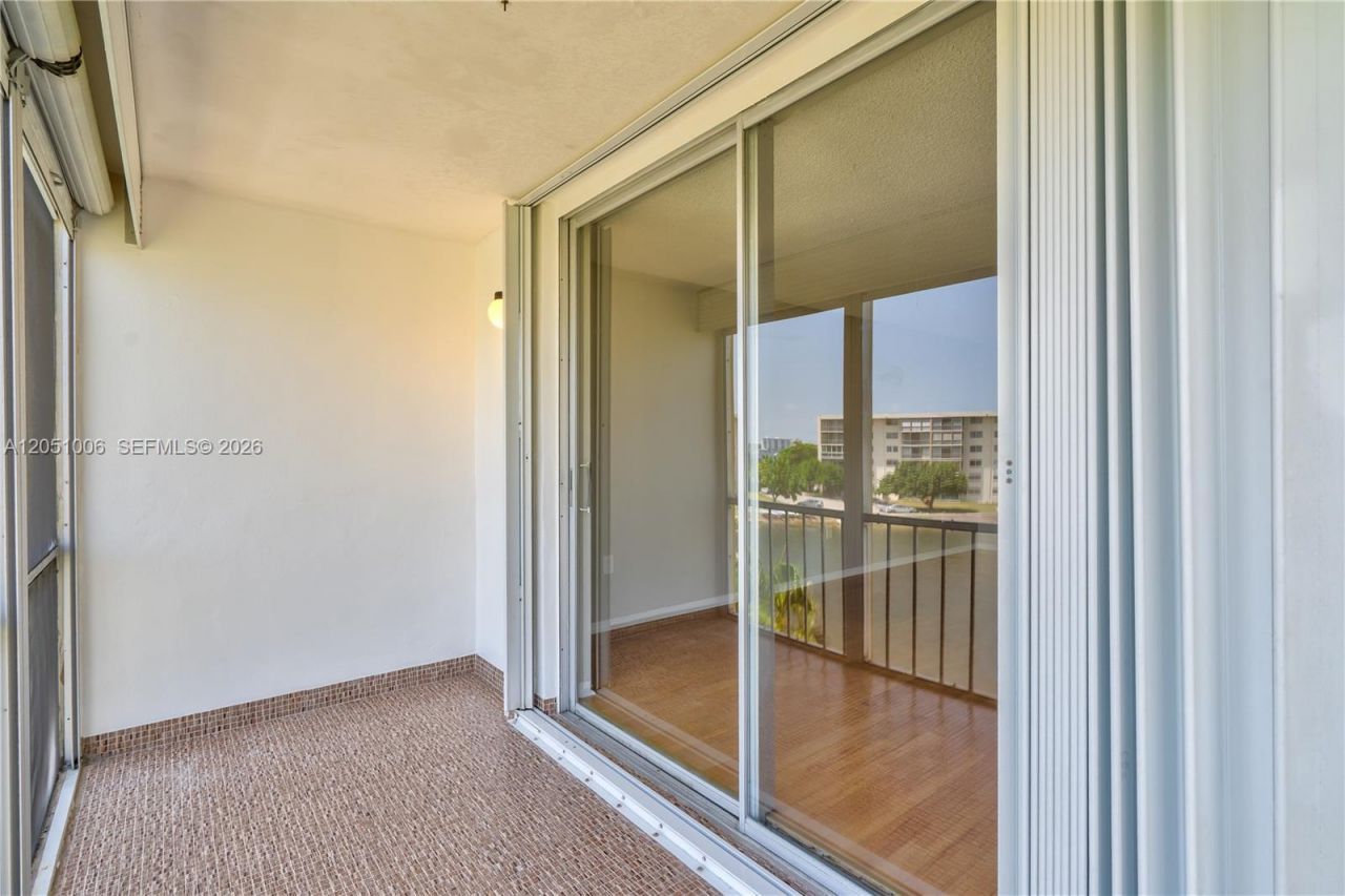 2851 Leonard Dr, Unit J402, Aventura, FL 33160 Photo