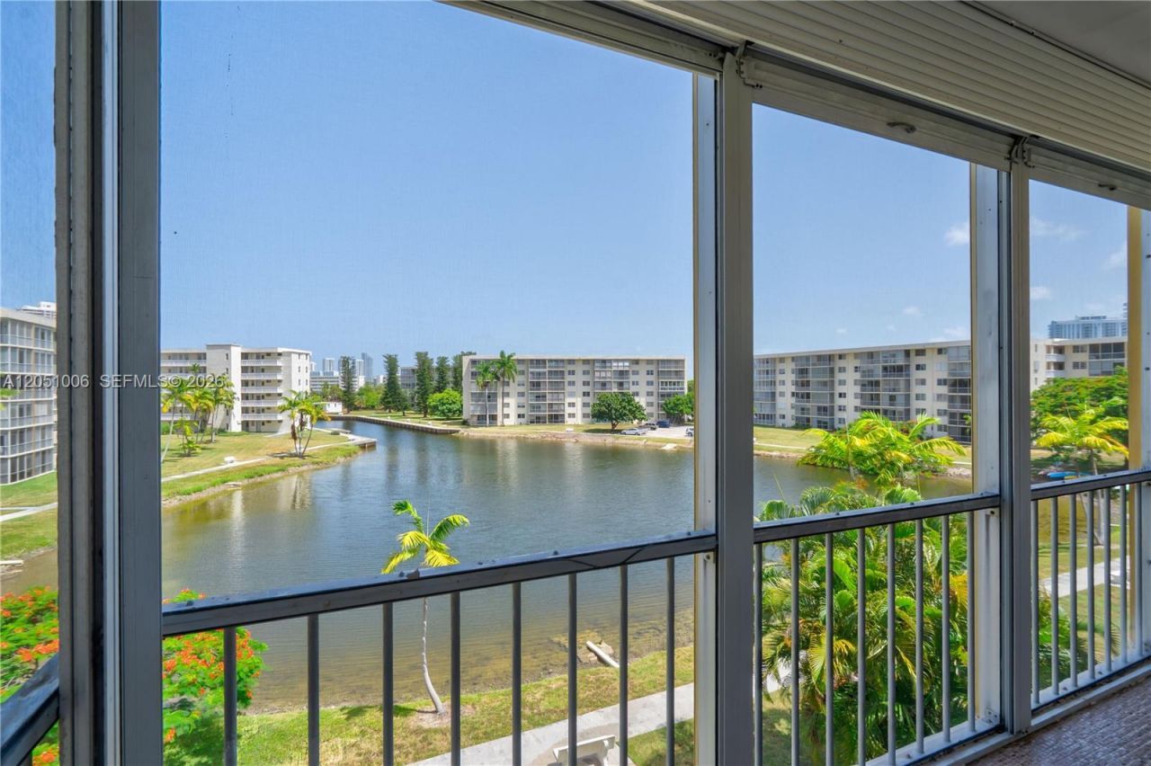 2851 Leonard Dr, Unit J402, Aventura, FL 33160 Photo