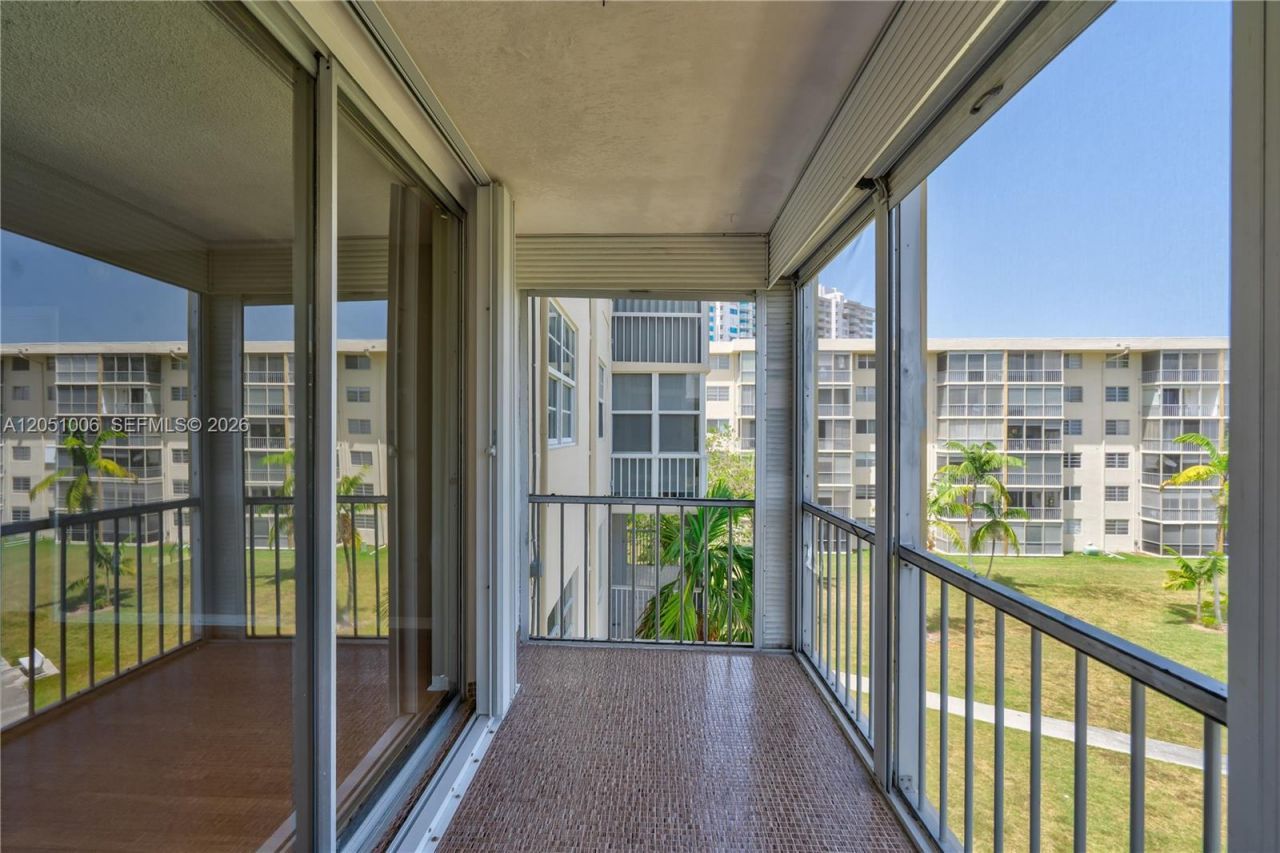 2851 Leonard Dr, Unit J402, Aventura, FL 33160 Photo
