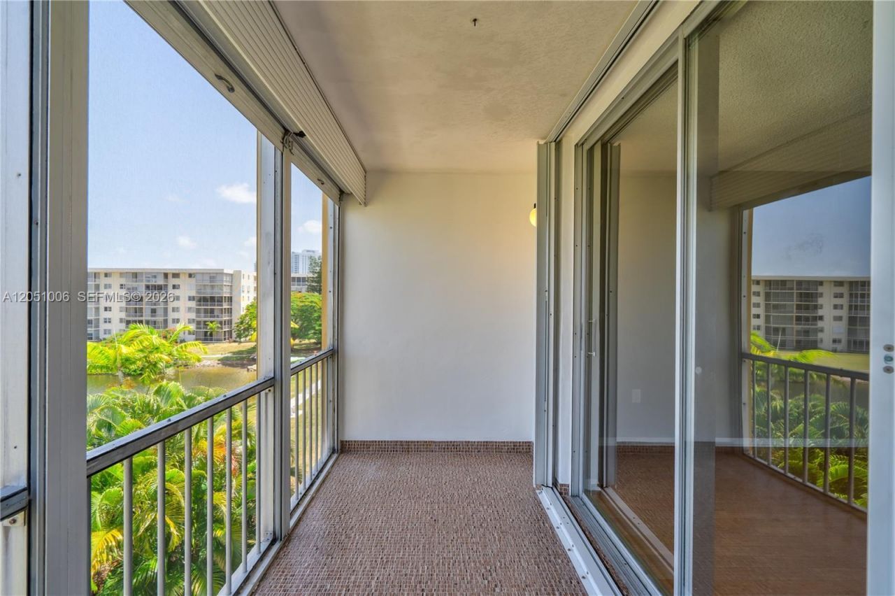 2851 Leonard Dr, Unit J402, Aventura, FL 33160 Photo