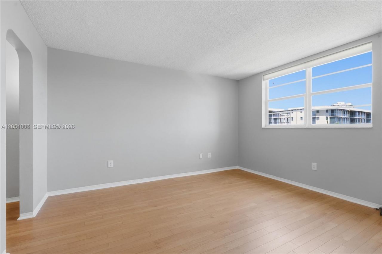 2851 Leonard Dr, Unit J402, Aventura, FL 33160 Photo